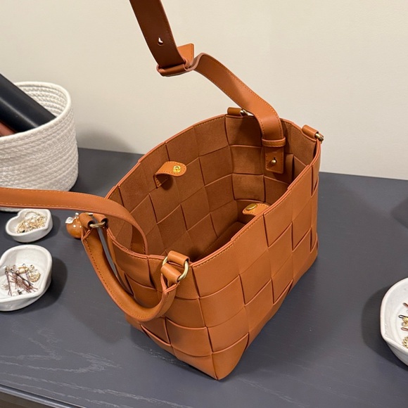 J. McLaughlin Woven Tan Leather Shoulder Bag adjustable strap - Picture 3 of 11